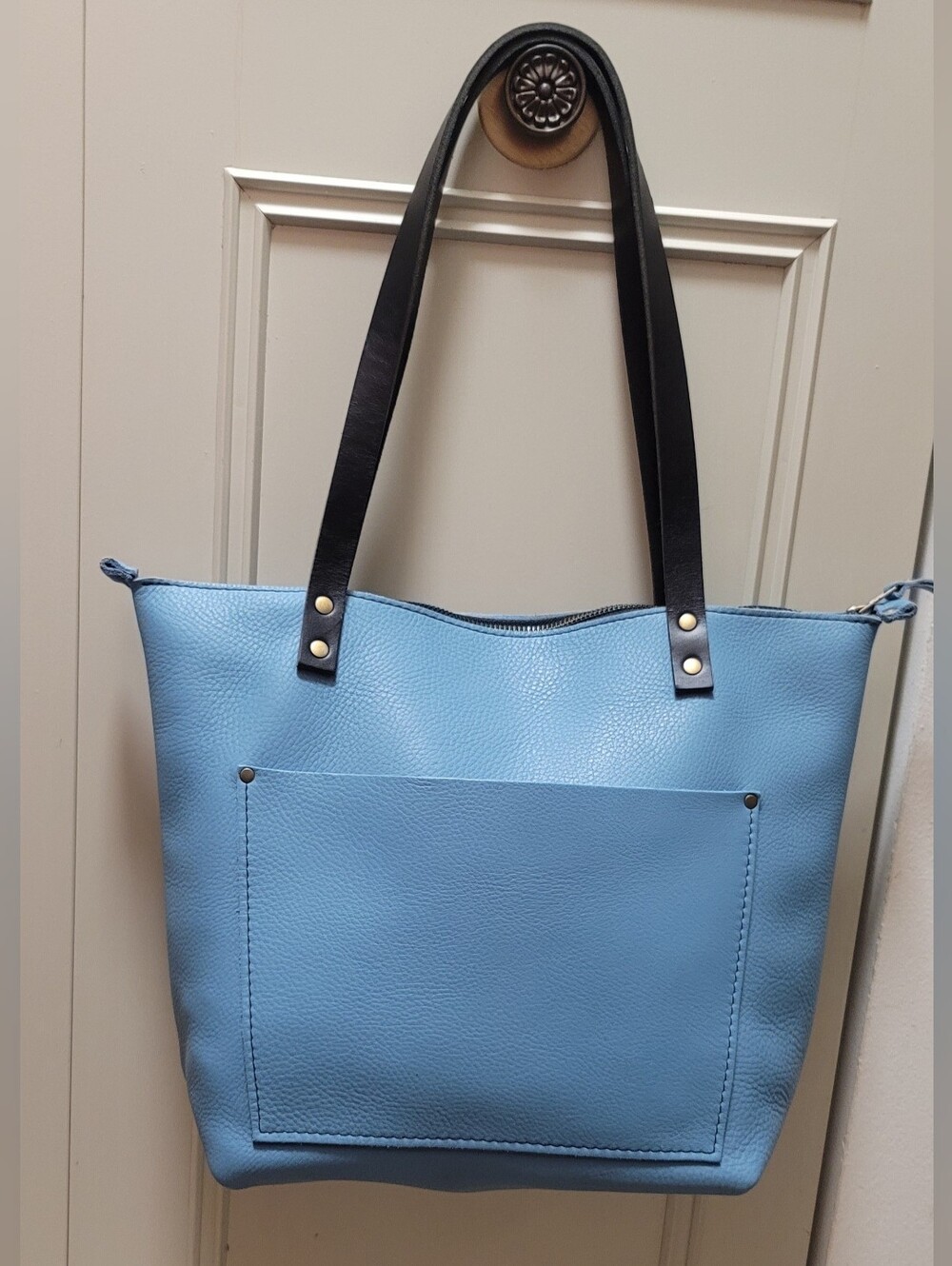 Portland Leather Medium Zip Tote In Dream